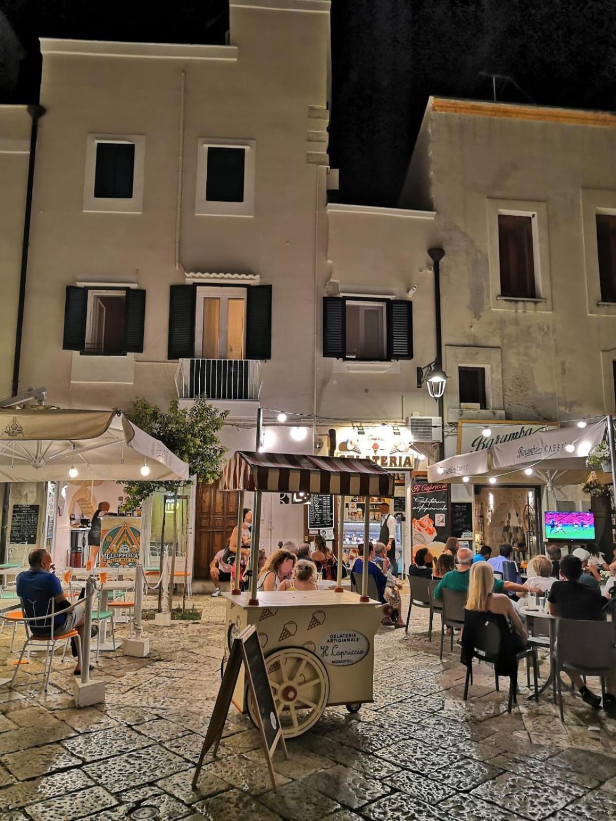Casadria - Appartamento Nel Centro Storico Vicino Al Mare モノーポリ エクステリア 写真